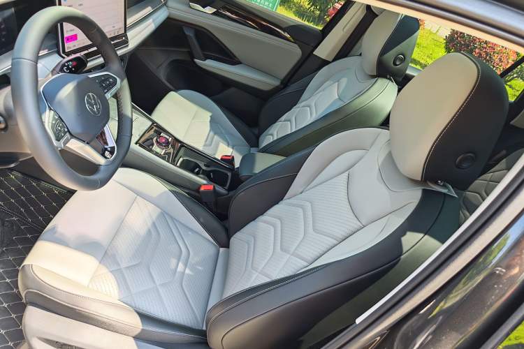 Used Volkswagen Tayron 2025 Tiguan L 300TSI Two-Wheel-Drive Elite Edition Left Front Seat
