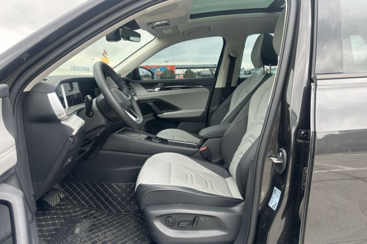 Used Volkswagen Tayron 2025 Tiguan L 330TSI Two-Wheel-Drive Elite Left Front Seat