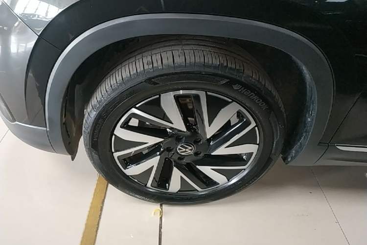 Used Volkswagen Tayron 2025 Zhongxiang Version 330TSI Left Front Wheel Hub