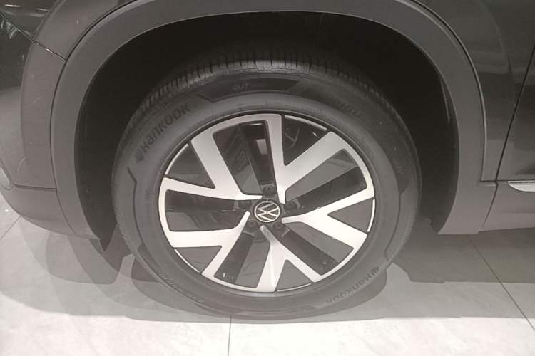 Used Volkswagen Tayron 2025 Zhongxiang Version 300TSI Left Front Wheel Hub