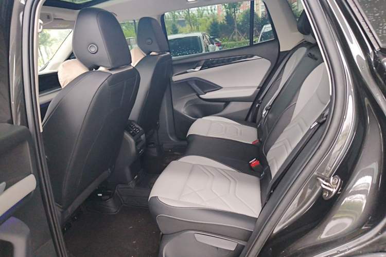 Used Volkswagen Tayron 2025 Tiguan L 330TSI Two-Wheel-Drive Elite Left Rear Seat
