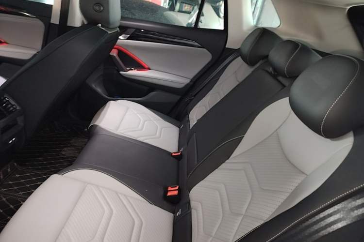 Used Volkswagen Tayron 2025 Tiguan L 300TSI Two-Wheel-Drive Elite Edition Left Rear Seat