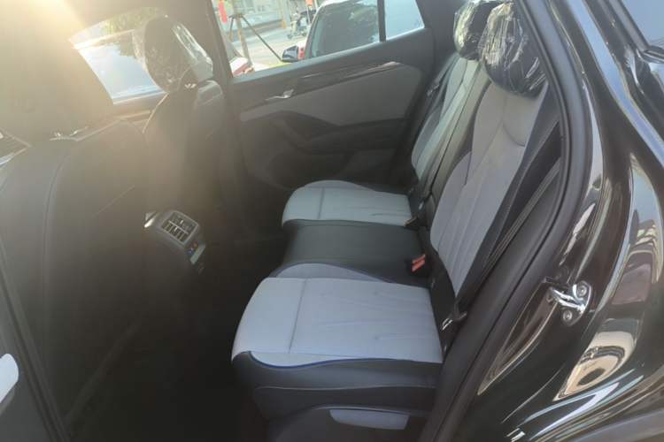 Used Volkswagen Tayron 2025 Tiguan L 380TSI 4Motion Luxury Easy Package Left Rear Seat