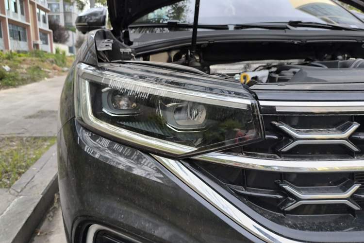 Used Volkswagen Tayron 2025 Facelifted Model, Popular Version, 300TSI Right Front Headlight
