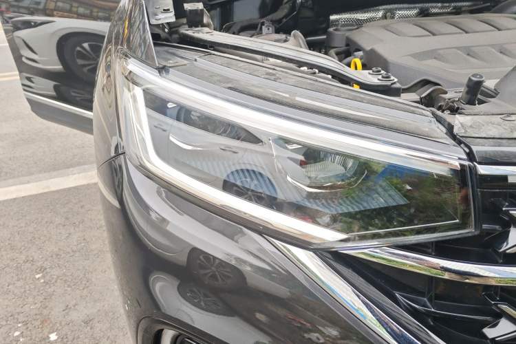 Used Volkswagen Tayron 2025 Zhongxiang Version 330TSI Right Front Headlight