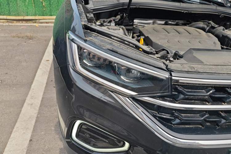 Used Volkswagen Tayron 2025 Facelifted Model, Popular Version, 330TSI Right Front Headlight