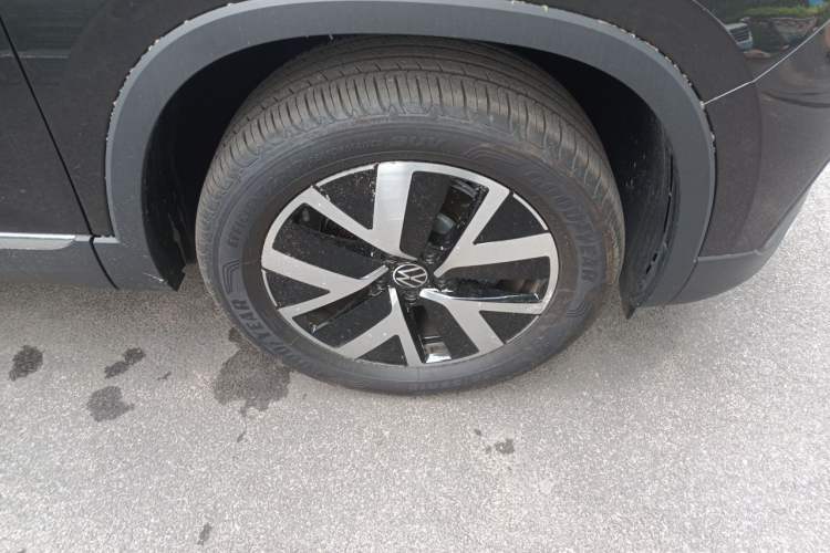 Used Volkswagen Tayron 2025 Zhongxiang Version 300TSI Right Front Wheel Hub