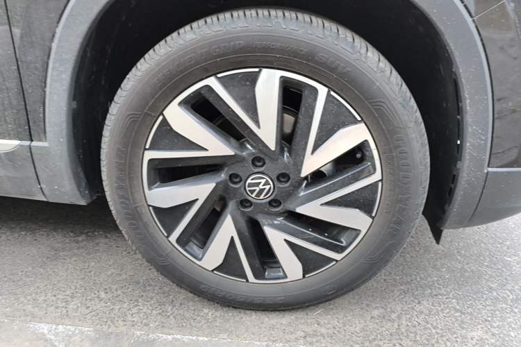 Used Volkswagen Tayron 2025 Facelifted Model, Popular Version, 300TSI Right Front Wheel Hub