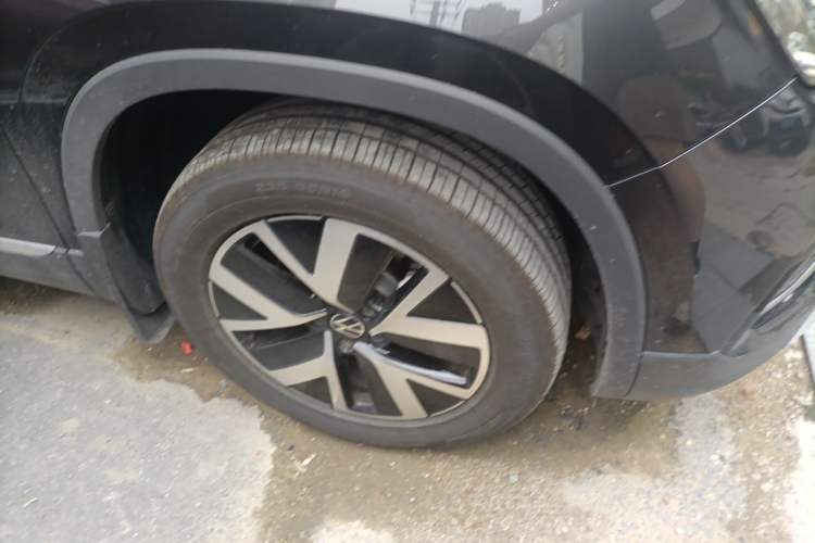Used Volkswagen Tayron 2025 Facelifted Model, Popular Version, 300TSI Right Front Wheel Hub