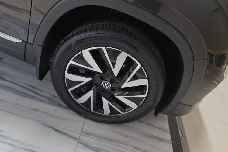 Used Volkswagen Tayron 2025 Zhongxiang Version 300TSI Right Front Wheel Hub