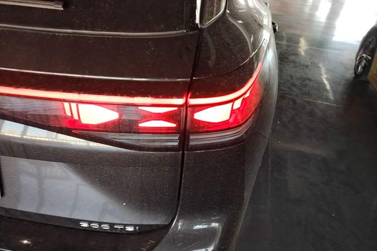 Used Volkswagen Tayron 2025 Tiguan L 300TSI Two-Wheel-Drive Elite Edition Right Rear Taillight