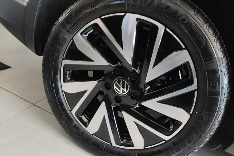 Used Volkswagen Tayron 2025 Facelifted Model, Popular Version, 330TSI Right Rear Wheel Hub