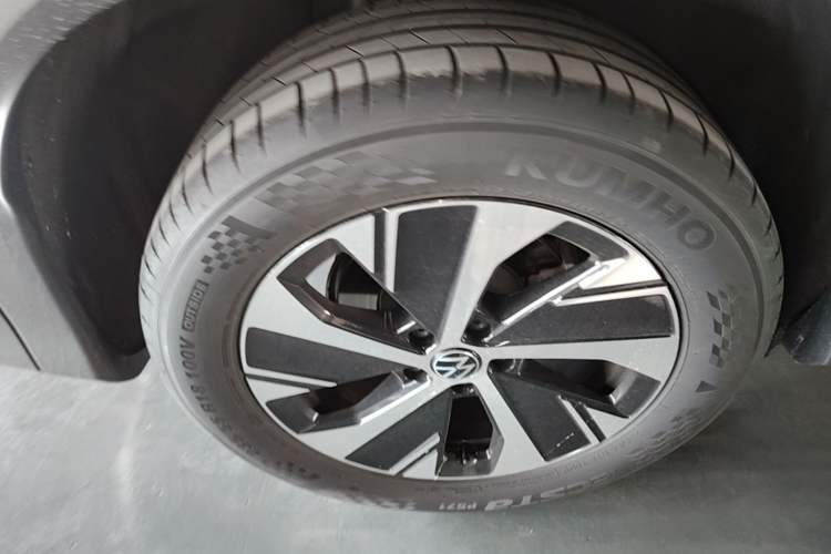 Used Volkswagen Tayron 2025 Tiguan L 300TSI Two-Wheel-Drive Elite Edition Right Rear Wheel Hub