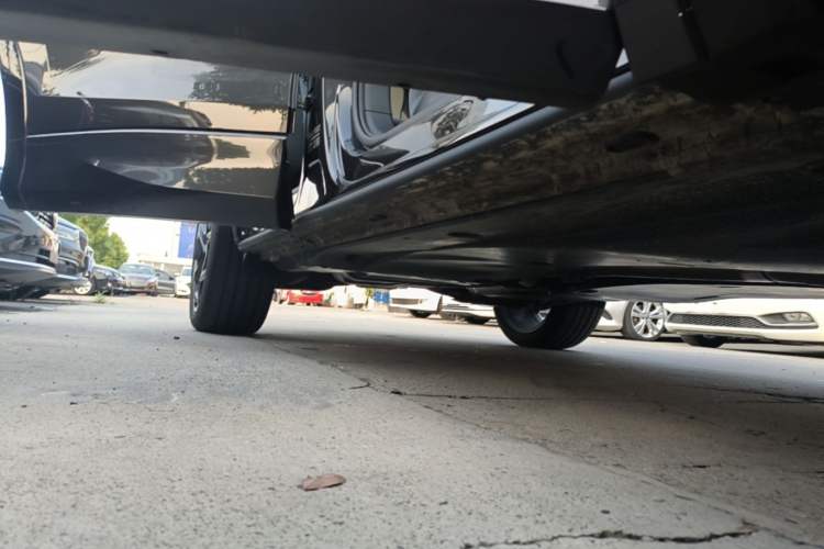 Used Volkswagen Tayron 2025 Tiguan L 380TSI 4Motion Luxury Easy Package Right Side Sill