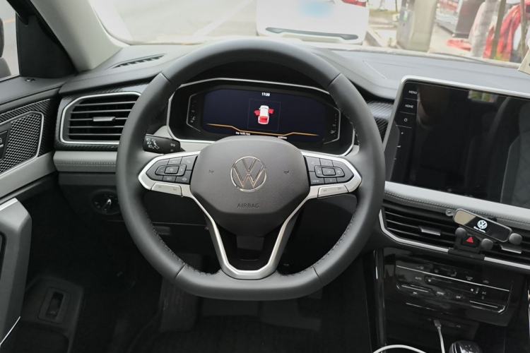 Used Volkswagen Tayron 2025 Facelifted Model, Popular Version, 300TSI Steering Wheel