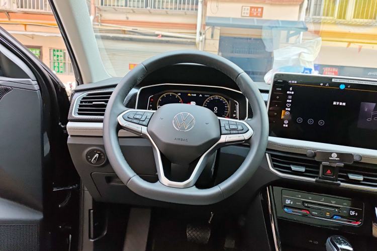 Used Volkswagen Tayron 2025 Facelifted Model, Popular Version, 330TSI Steering Wheel