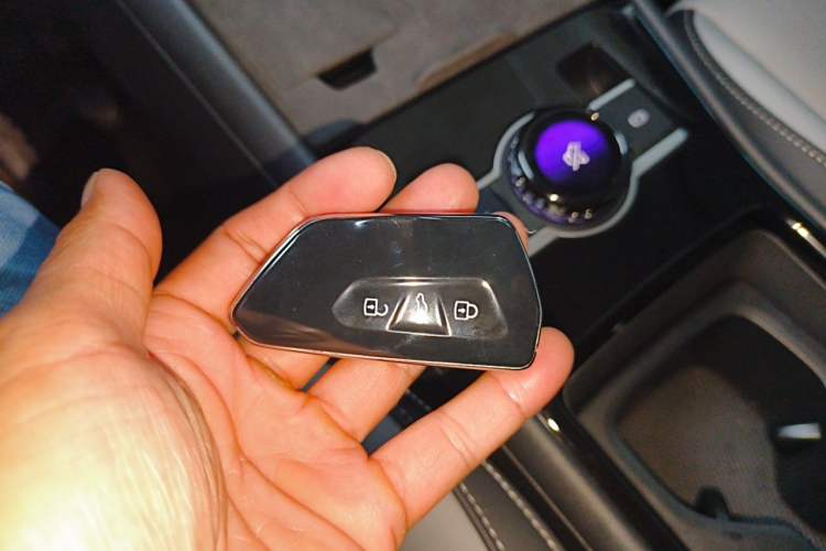 Used Volkswagen Tayron 2025 Tiguan L 330TSI Two-Wheel-Drive Elite Vehicle Key