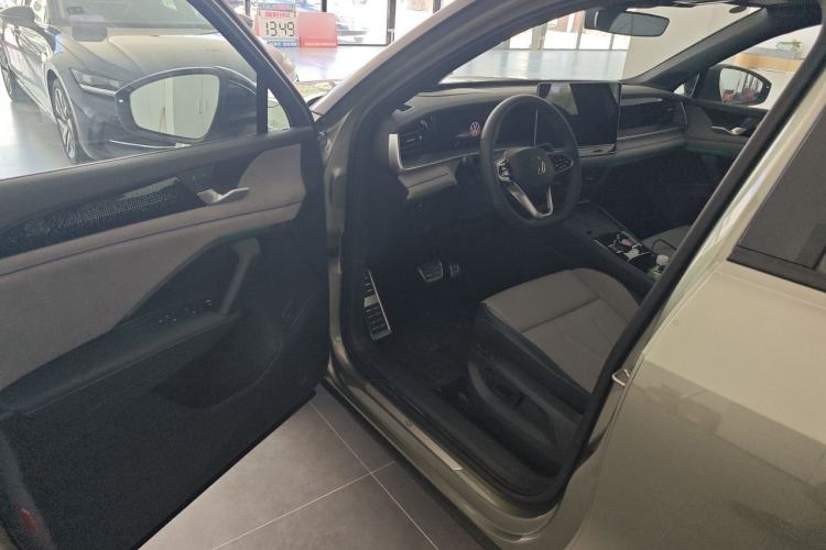 Used Volkswagen Tayron 2025 Tiguan L 380TSI 4Motion Luxury Easy Package Driver Seat