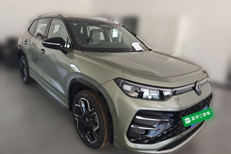 Used Volkswagen Tayron 2025 Tiguan L 380TSI 4Motion Luxury Easy Package Front Right 45 Deg