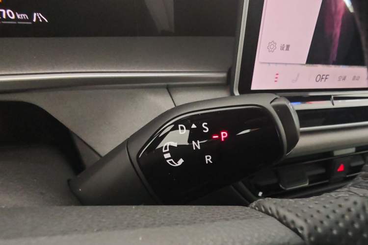 Used Volkswagen Tayron 2025 Tiguan L 380TSI 4Motion Luxury Easy Package Gear Lever