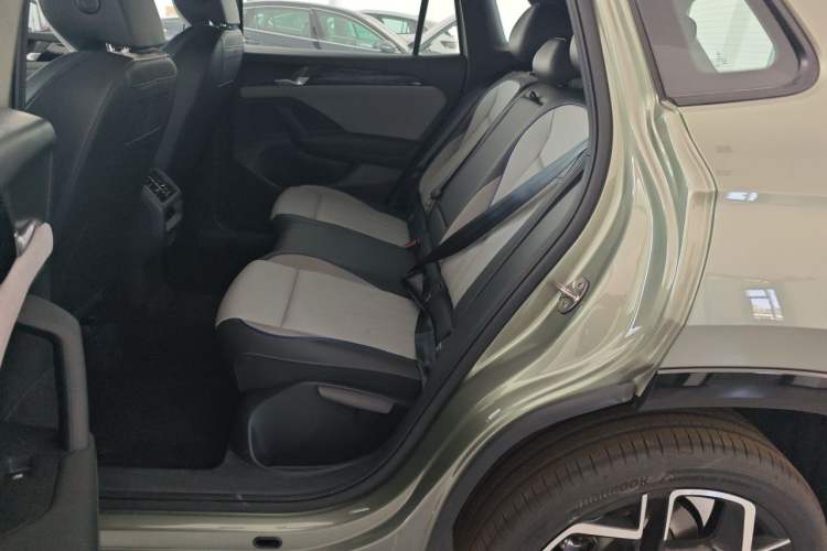 Used Volkswagen Tayron 2025 Tiguan L 380TSI 4Motion Luxury Easy Package Left Rear Seat