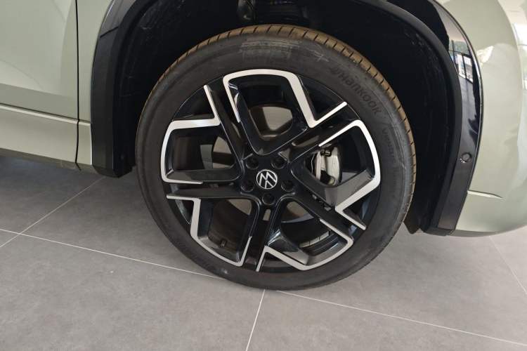 Used Volkswagen Tayron 2025 Tiguan L 380TSI 4Motion Luxury Easy Package Right Front Wheel Hub