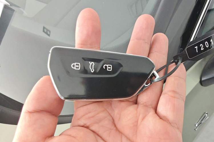 Used Volkswagen Tayron 2025 Tiguan L 380TSI 4Motion Luxury Easy Package Vehicle Key