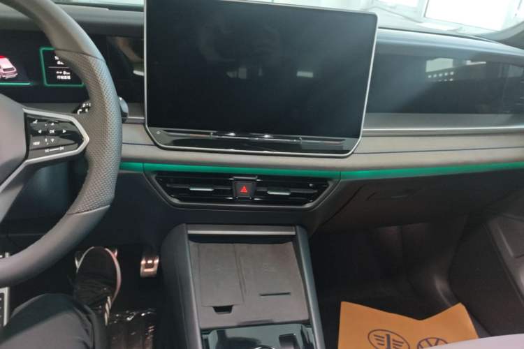 Used Volkswagen Tayron 2025 Tiguan L 380TSI 4Motion Luxury Easy Package Audio And AC Panel