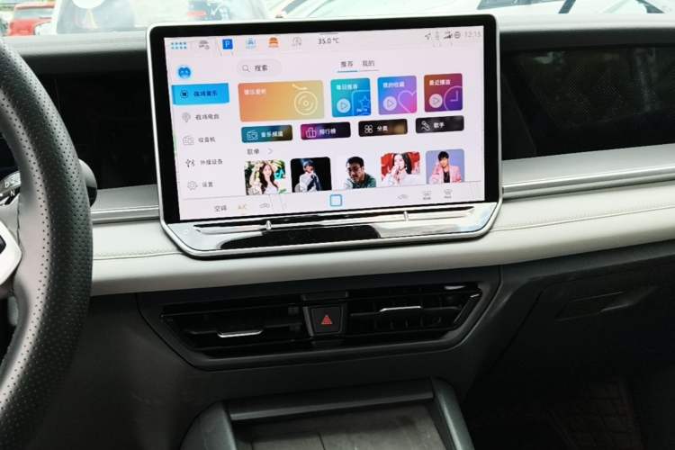 Used Volkswagen Tayron 2025 Tiguan L 330TSI Two-Wheel-Drive Elite Audio And AC Panel