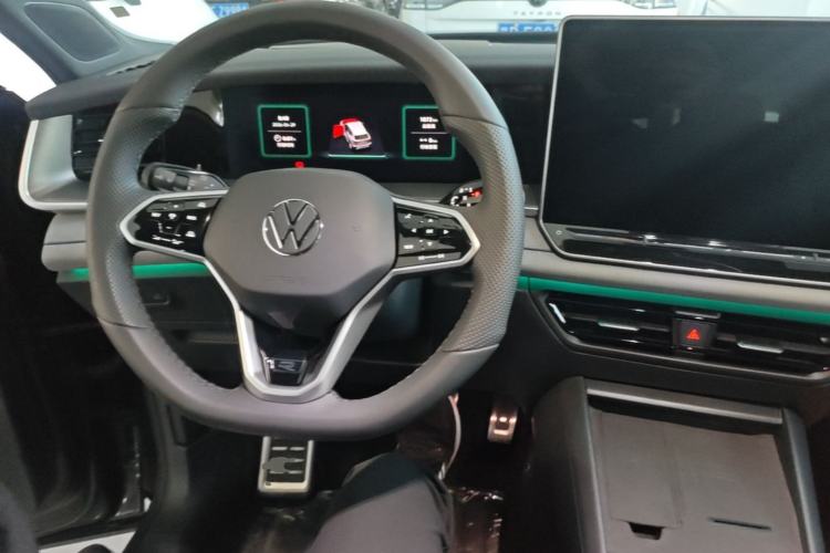 Used Volkswagen Tayron 2025 Tiguan L 380TSI 4Motion Luxury Easy Package Center Console