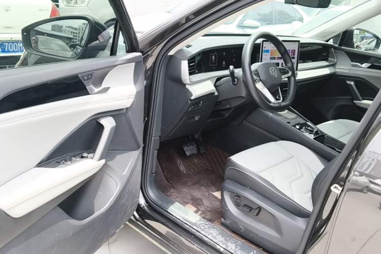 Used Volkswagen Tayron 2025 Tiguan L 330TSI Two-Wheel-Drive Elite Driver Seat