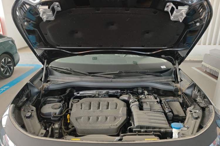 Used Volkswagen Tayron 2025 Tiguan L 330TSI Two-Wheel-Drive Elite Engine Bay