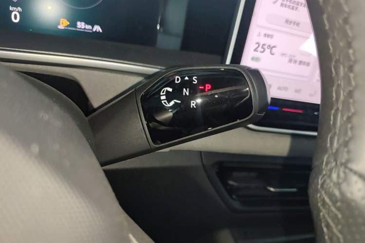 Used Volkswagen Tayron 2025 Tiguan L 380TSI 4Motion Luxury Easy Package Gear Lever
