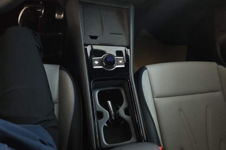 Used Volkswagen Tayron 2025 Tiguan L 380TSI 4Motion Luxury Easy Package Gear Lever