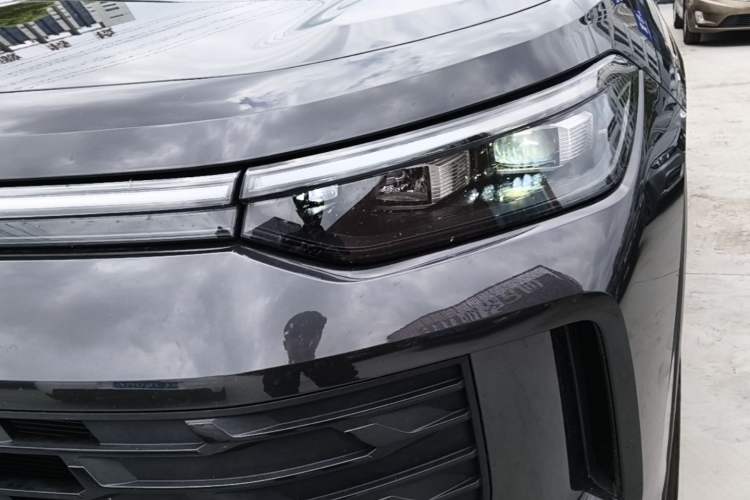 Used Volkswagen Tayron 2025 Tiguan L 330TSI Two-Wheel-Drive Elite Left Front Headlight