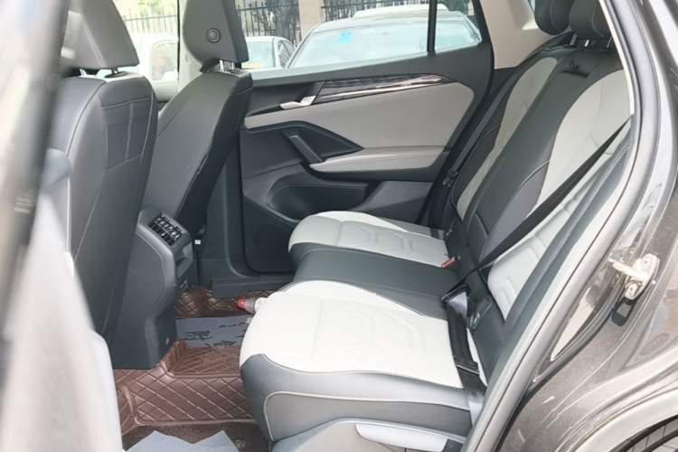 Used Volkswagen Tayron 2025 Tiguan L 330TSI Two-Wheel-Drive Elite Left Rear Seat