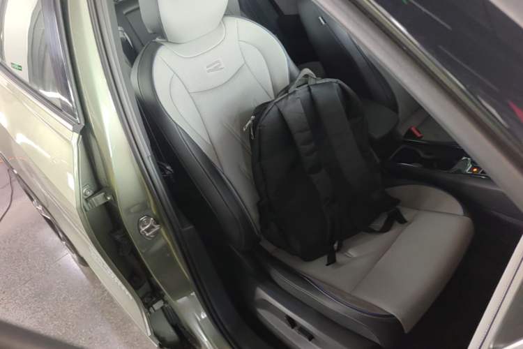 Used Volkswagen Tayron 2025 Tiguan L 380TSI 4Motion Luxury Easy Package Right Front Seat
