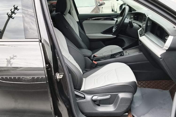 Used Volkswagen Tayron 2025 Tiguan L 330TSI Two-Wheel-Drive Elite Right Front Seat