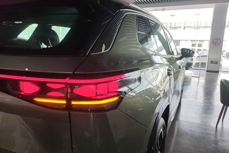 Used Volkswagen Tayron 2025 Tiguan L 380TSI 4Motion Luxury Easy Package Right Rear Taillight