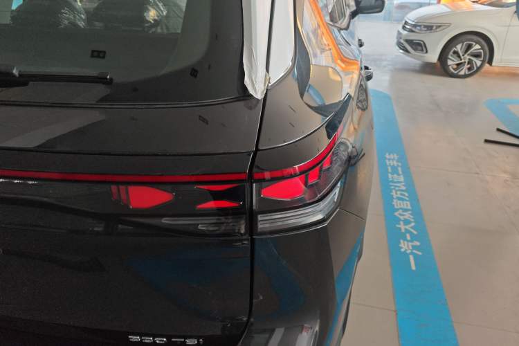 Used Volkswagen Tayron 2025 Tiguan L 330TSI Two-Wheel-Drive Elite Right Rear Taillight