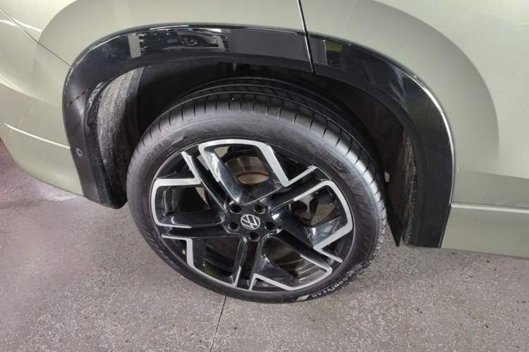 Used Volkswagen Tayron 2025 Tiguan L 380TSI 4Motion Luxury Easy Package Right Rear Wheel Hub