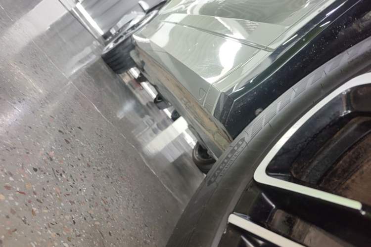 Used Volkswagen Tayron 2025 Tiguan L 380TSI 4Motion Luxury Easy Package Right Side Sill