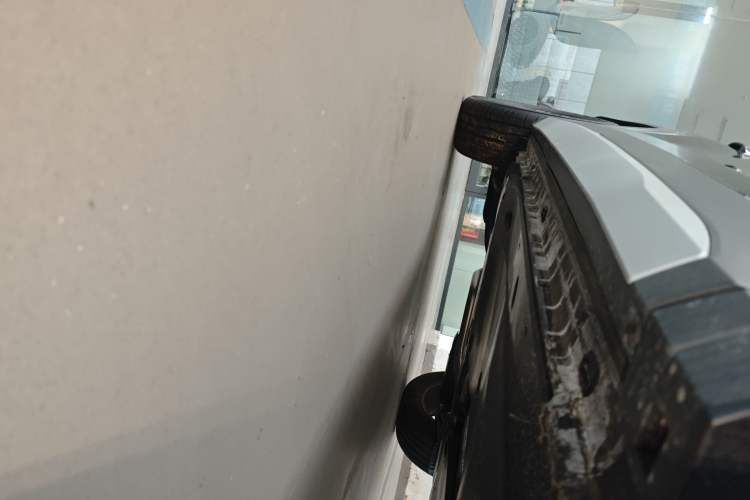 Used Volkswagen Tayron 2025 Tiguan L 330TSI Two-Wheel-Drive Elite Right Side Sill