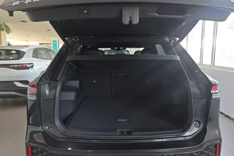 Used Volkswagen Tayron 2025 Tiguan L 380TSI 4Motion Luxury Easy Package Trunk