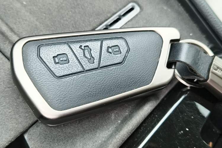 Used Volkswagen Tayron 2025 Tiguan L 330TSI Two-Wheel-Drive Elite Vehicle Key