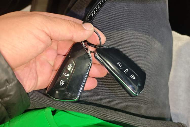 Used Volkswagen Tayron 2025 Tiguan L 330TSI Two-Wheel-Drive Elite Vehicle Key