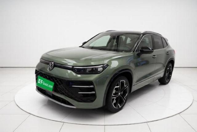 Ojetý Volkswagen Tayron 2025 Tiguan L 380TSI 4Motion Luxury Easy Package