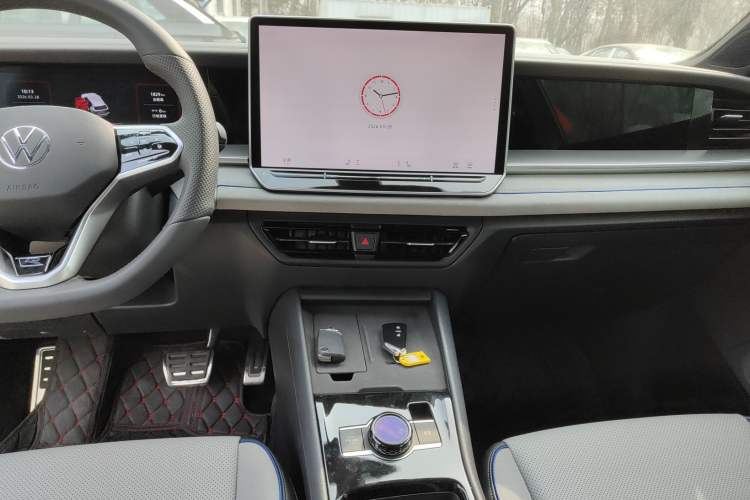 Used Volkswagen Tayron 2025 Tiguan L 380TSI 4Motion Luxury Easy Package Audio And AC Panel
