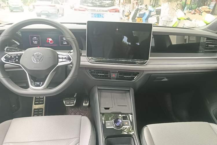 Used Volkswagen Tayron 2025 Tiguan L 380TSI 4Motion Luxury Easy Package Audio And AC Panel