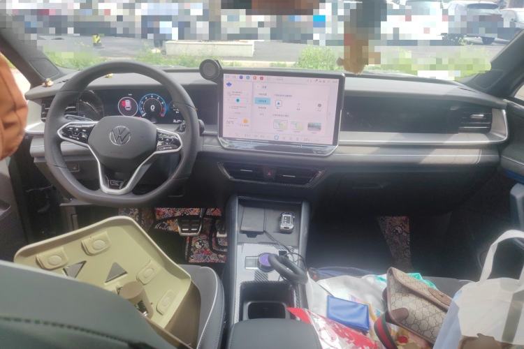 Used Volkswagen Tayron 2025 Tharu L 330TSI Two-Wheel Drive Elite City Package Center Console